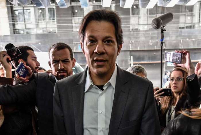 Fernando Haddad cumprimentou Jair Bolsonaro pela vitória na corrida à Presidência da República