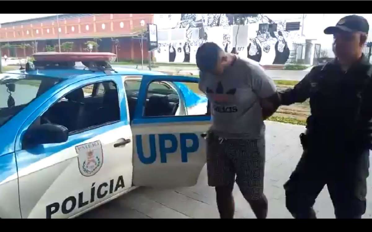 Washington foi preso por policiais militares no Complexo do Lins