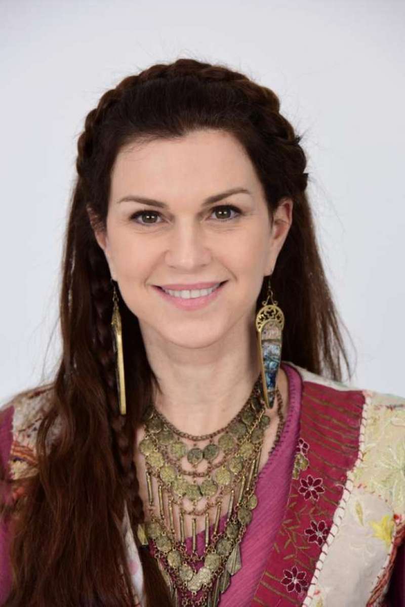 Adela, em "Jesus"