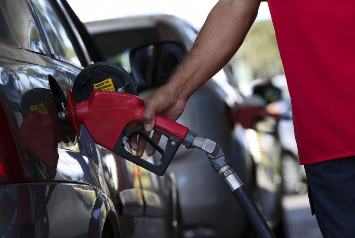 Preço médio da gasolina comum registrou alta de 4,08% na primeira quinzena de fevereiro, no Brasil