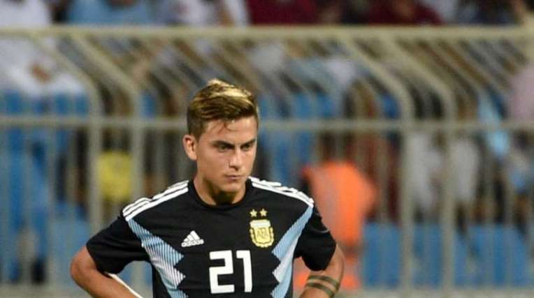 Argentina's Paulo Dybala looks on during a friendly football match between Argentina and Iraq at the Faisal bin Fahd Stadium in Riyadh on October 11, 2018. (Photo by FAYEZ NURELDINE / AFP)