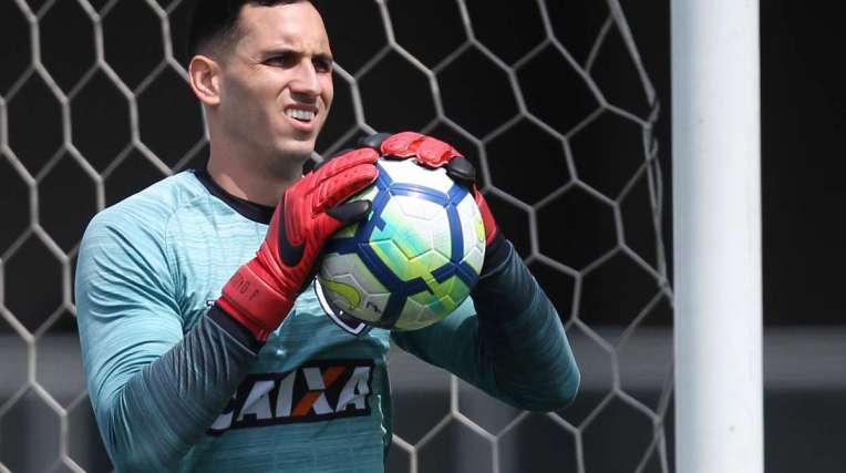 'Gatito está muito melhor', afirma Gato Fernández (no detalhe) 