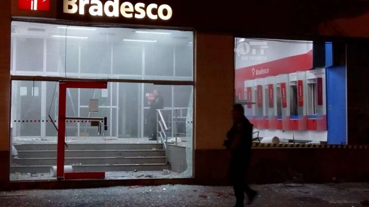 Ag&ecirc;ncia ficou totalmente destru&iacute;da, mas o dinheiro n&atilde;o foi levado