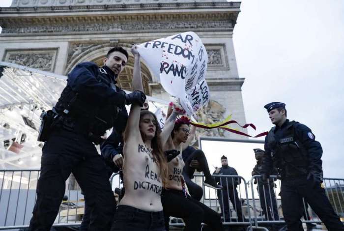 Duas das três manifestantes presas no Centro da capital francesa