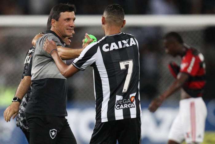 Zé Ricardo foi muito festejado após a vitória sobre o Flamengo