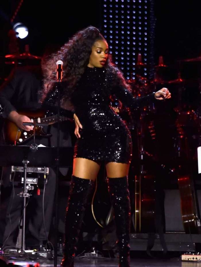 LAS VEGAS, NV - NOVEMBER 14: Iza performs onstage at the Person of the Year Gala honoring Mana during the 19th annual Latin GRAMMY Awards at the Mandalay Bay Events Center on November 14, 2018 in Las Vegas, Nevada.   David Becker/Getty Images for LARAS/AFP
      Caption