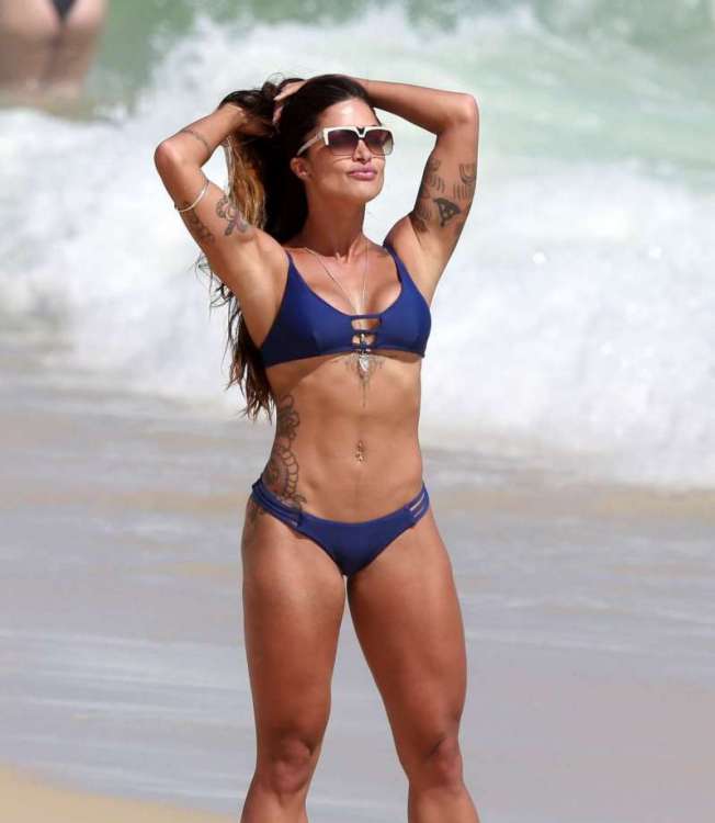 Aline Riscado na Praia