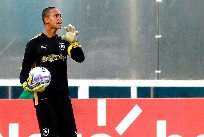 Renan em ação pelo Botafogo