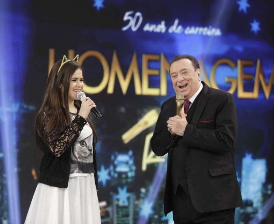 Ma&iacute;sa e Raul Gil em homenagem aos 50 anos de carreira do apresentador