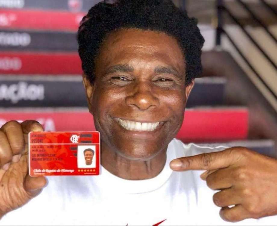 Sambista Neguinho da Beija-Flor, torcedor do Flamengo