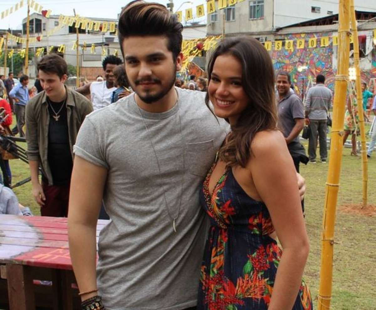 Luan Santana afirma ter ficado com Bruna Marquezine