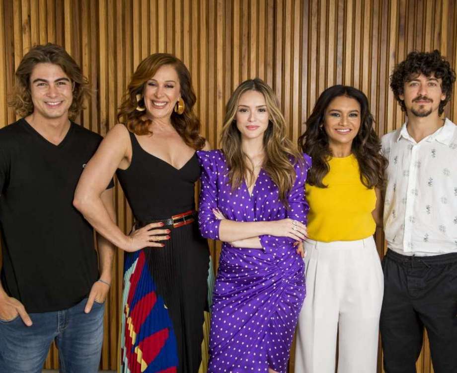 Rafael Vitti, Claudia Raia, Isabelle Drummond, Dira Paes e Jesuíta Barbosa estão no elenco de 'Verão 90'
