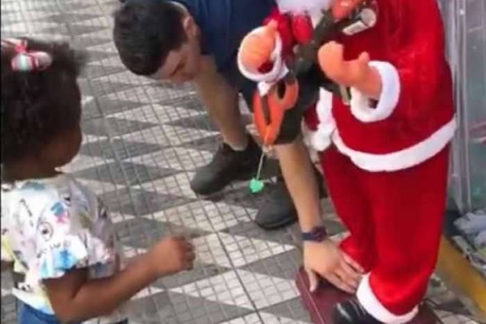Funcionário desliga Papai Noel que divertia criança e gera revolta em Pouso Alegre, no Sul de Minas Gerais