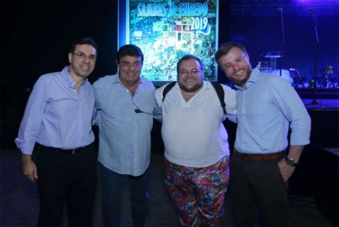 Da esquerda para a direita: presidente da Liesa, Jorge Castanheira; apresentador Jorge Pelingeiro; Que Isso Gordinho?, Rodrigo Teixeira; e diretor de Publicidade e Marketing do grupo O DIA, Daniel Penalva