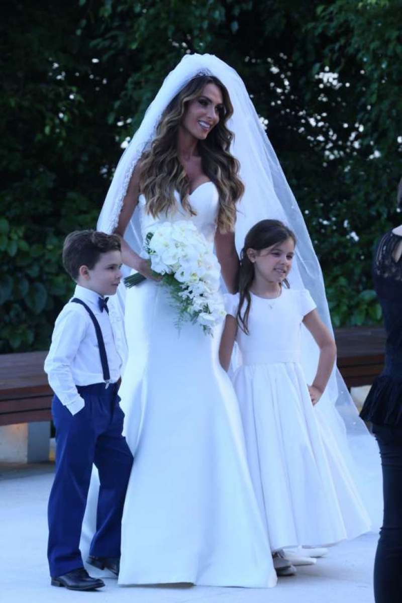 Nicole Bahls e Marcelo Bimbi se casam na Igreja da Candelária nesta terça, 4, no Rio, 
Casal escolheu igreja histórica para celebrar união, que terá 56 padrinhos e 400 convidados