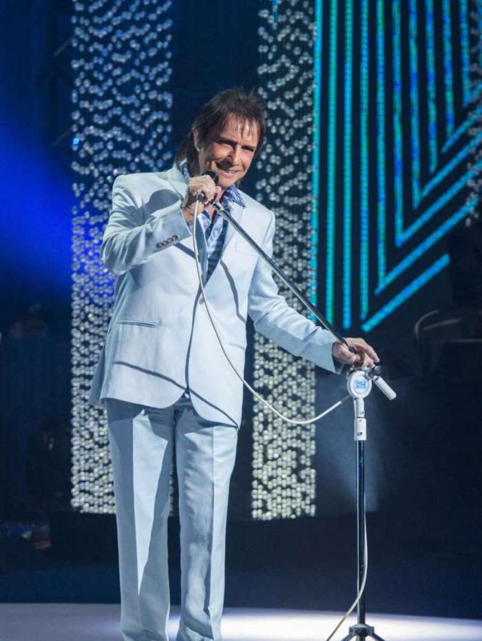 Roberto Carlos cantou seus maiores sucessos na gravação do especial