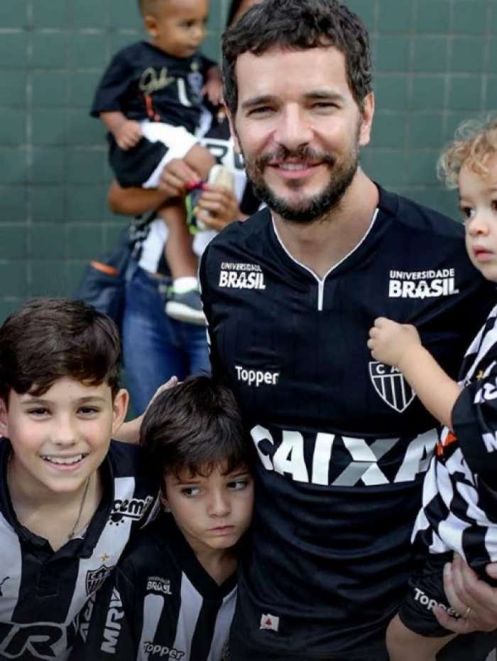 Daniel Oliveira e os filhos 