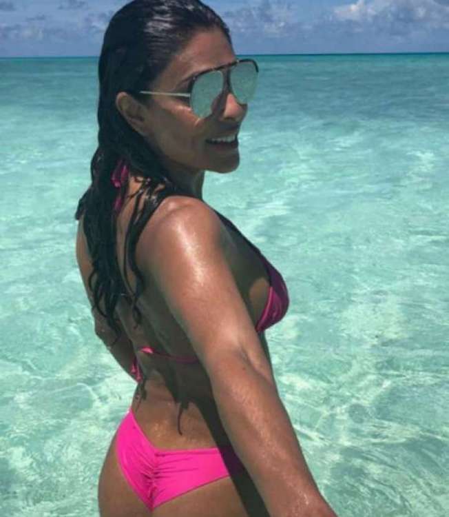 Juliana Paes transou numa praia deserta