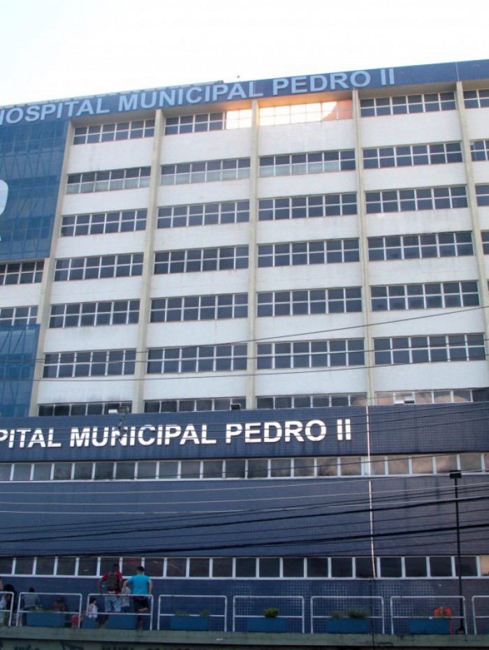 Homem foi levado para o Hospital Municipal Pedro II, em Santa Cruz