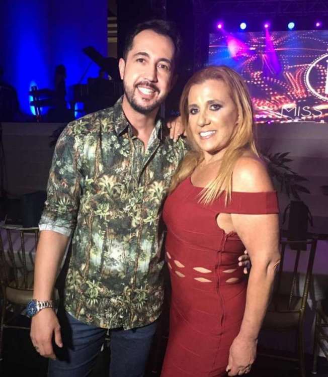 O jornalista Thiago Rocha e Rita Cadillac