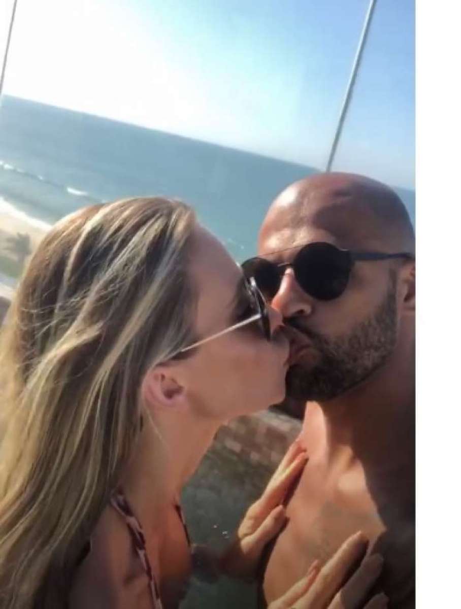 Felipe Melo e a esposa Roberta Nagel 