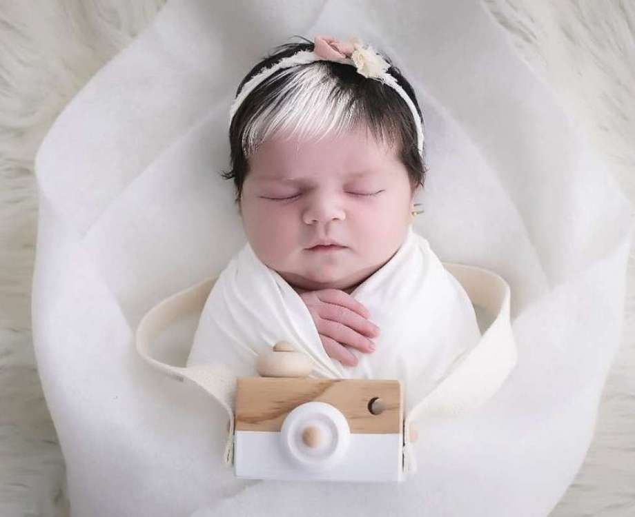 A fot&oacute;grafa Paula Beltr&atilde;o deu o ensaio da beb&ecirc; de presente para a fam&iacute;lia