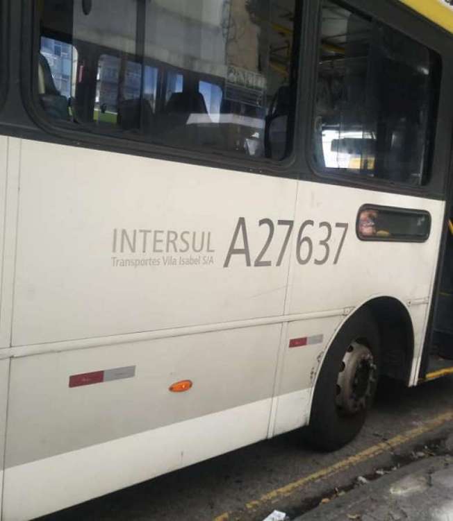 Empresa da linha 433 disse que está com a dedetização em dia, mas que tomará providências - Reprodução do Facebook