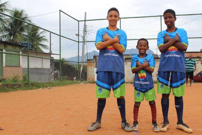 Meninos do projeto Jovens Campe&otilde;es