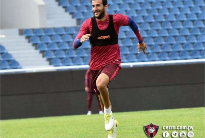 Cáceres mostrou muita vontade de se transferir para o Vasco