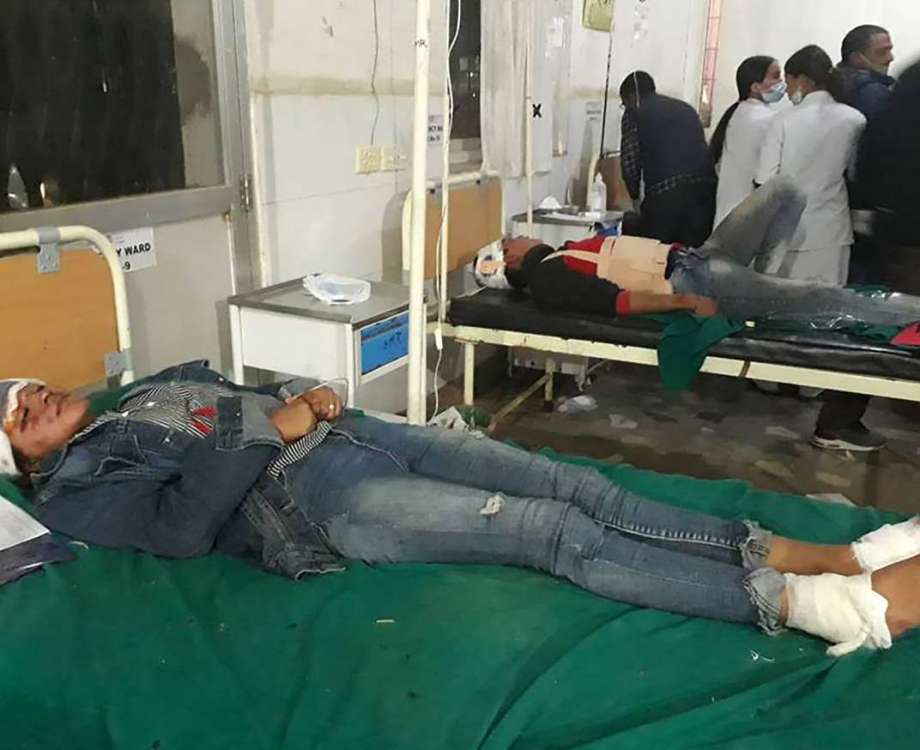 Acidente com &ocirc;nibus escolar deixa 23 mortos no Nepal