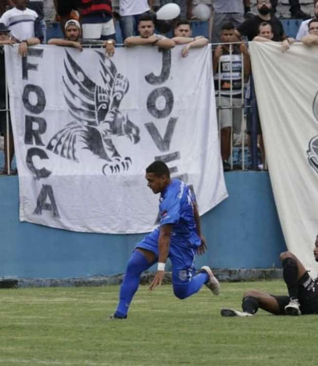 Que Goyta-Cano! Emoção do início ao fim. Clássico de Campos, @goytacazfc x @Americano_FC termina empatado em 1 a 1 pela Primeira Fase do Campeonato Carioca de 2019. Gols de Ernani (Goyta) e Romário (Cano).  - AGÊNCIA FERJ / DIVULGAÇÃO 