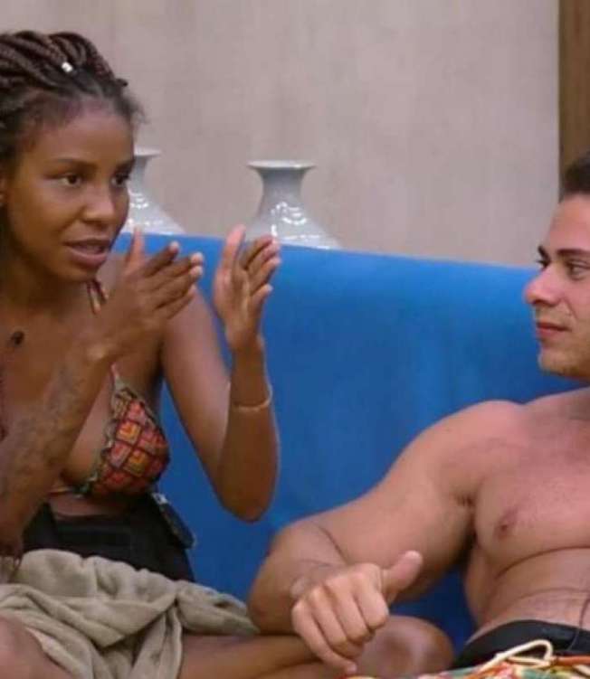 Luane Dias e L&eacute;o Stronda terminaram o namoro no dia 15 de dezembro - Reprodu&ccedil;&atilde;o/Record TV