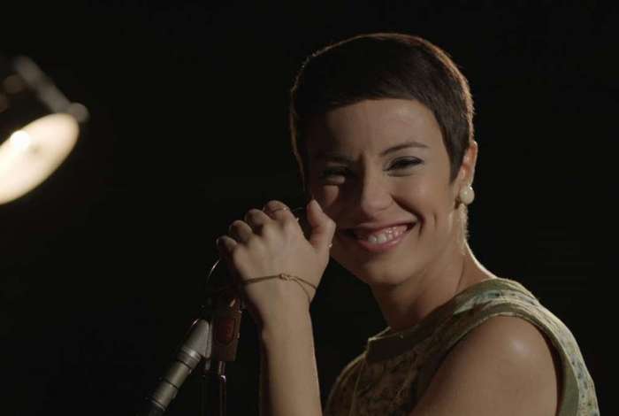 Andreia Horta interpreta a cantora Elis Regina, na minissérie 