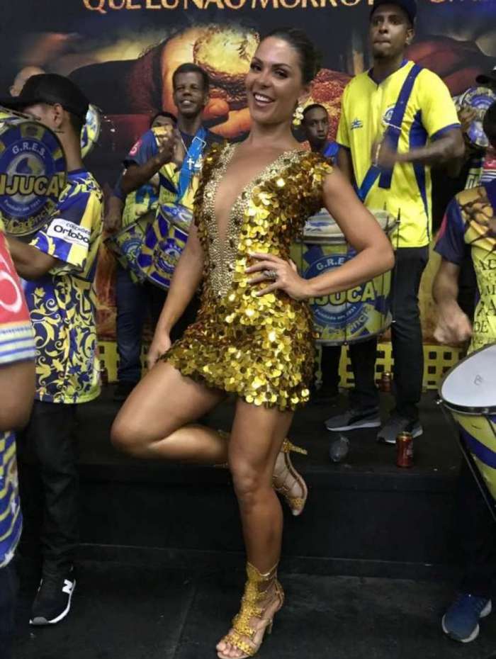 Elaine Azevedo, rainha de bateria da Unidos da Tijuca, participou de ensaio da escola, no sábado