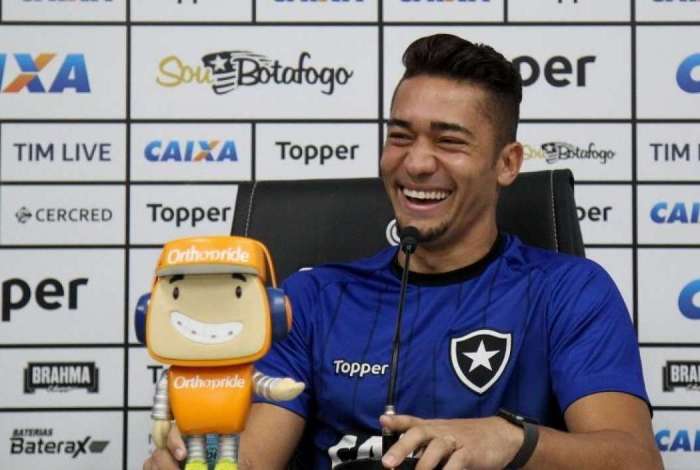 O volante Jean disse ter feito a escolha certa ao ficar no Botafogo