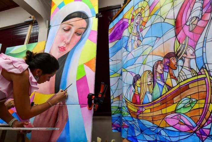 Estudantes de arte pintam painel que fará parte da JMJ 2019, no Panamá