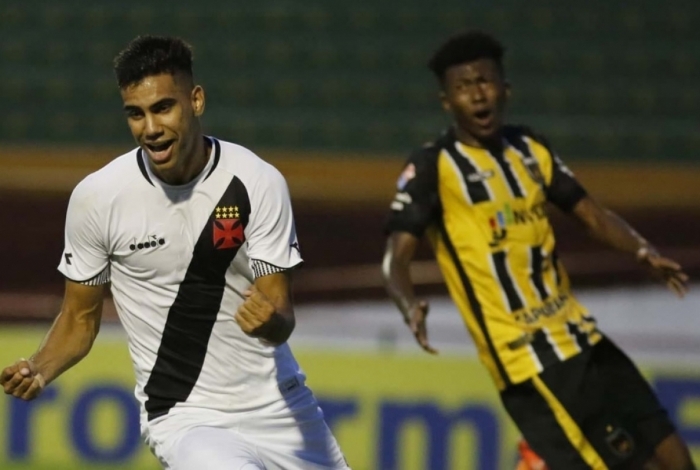 Tiago Reis comemora seu gol pelo Vasco contra o Volta Redonda, nas quartas de final da Copinha 2019