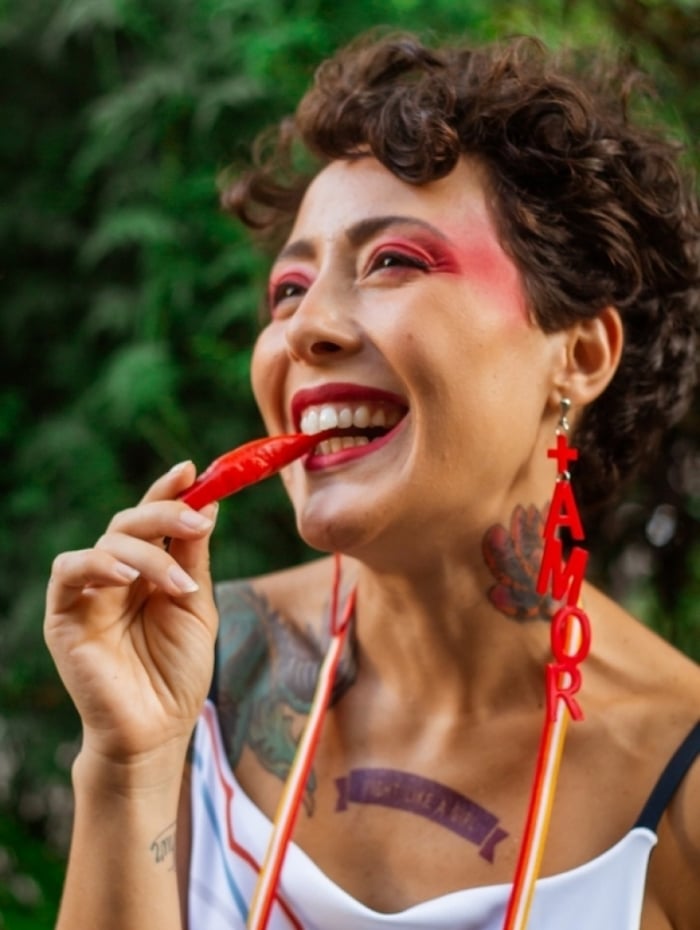 Roberta Espinosa posa para fotos 