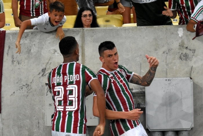 Ibañez festeja o gol de empate do Fluminense com João Pedro