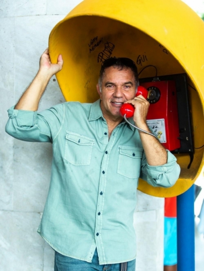 Humberto Martins é Herculano, diretor que deseja esquecer o passado 