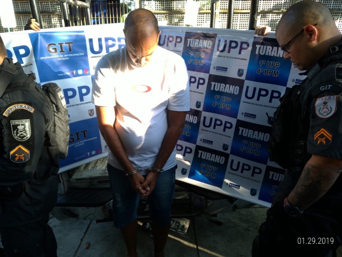 O traficante conhecido como Adidas foi preso no Turano ontem
