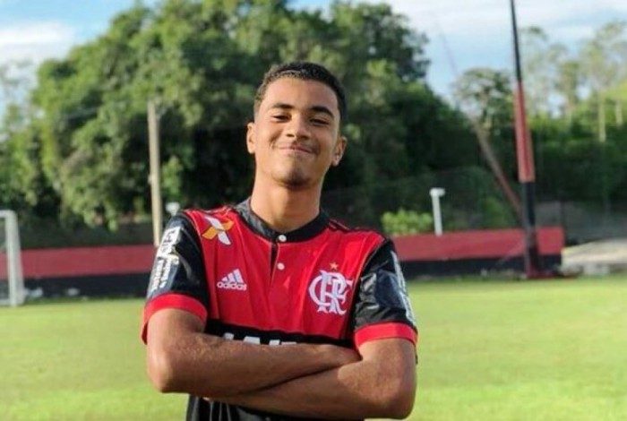 ARTHUR VINICIUS, 15 anos, zagueiro e natural de Volta Redonda. Tinha passagem pela seleção brasileira.
