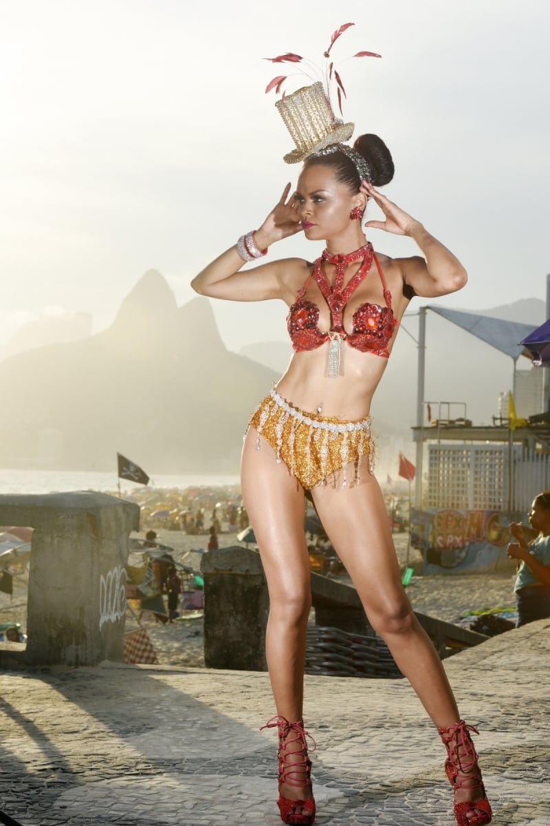 Anny Alves aparece em dose dupla na Sapucaí MH Celebridades e TV