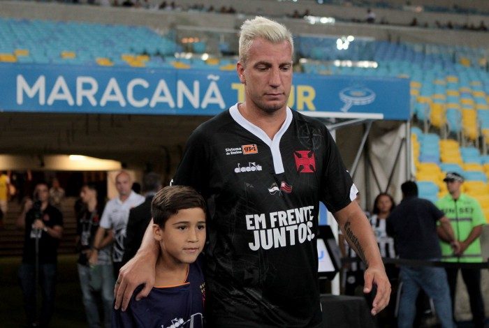 Maxi López fez sucesso com a torcida do Vasco, em especial com a criançada 