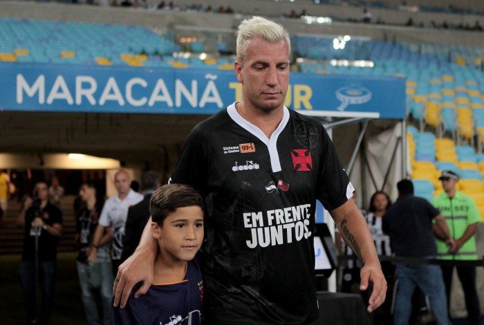 Maxi López fez sucesso com a torcida do Vasco, em especial com a criançada 