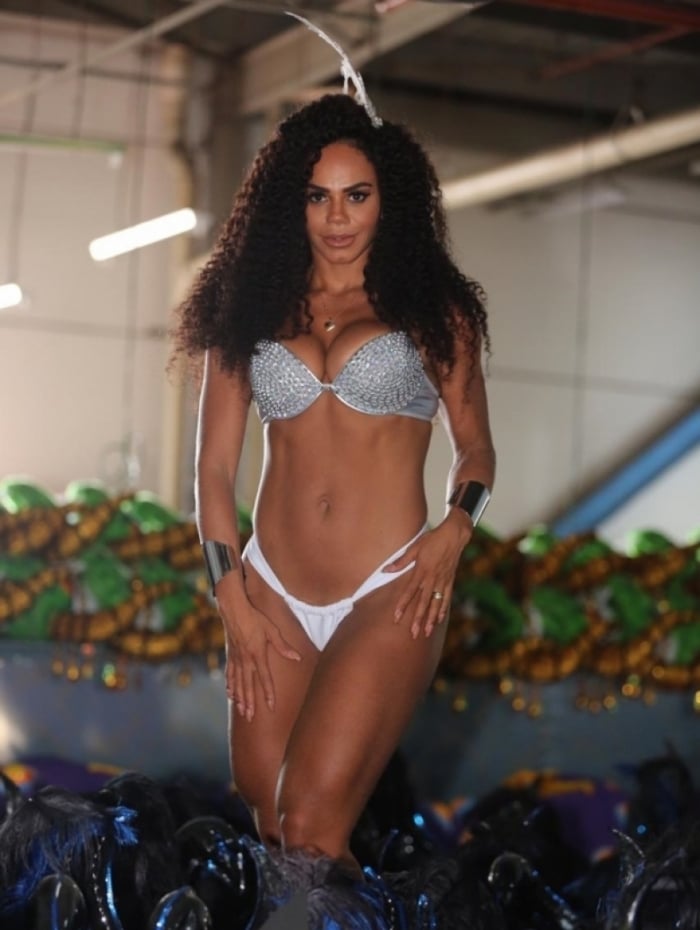 Savia David- musa da Beija-Flor e Rainha de Bateria da Unidos de Vila Maria em São Paulo