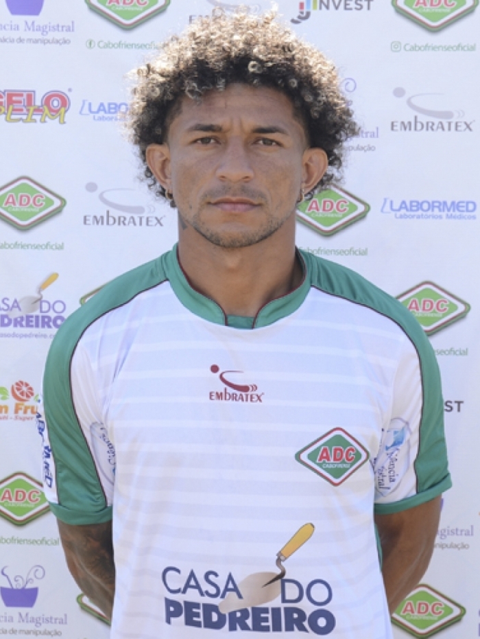 Valderrama, da Cabofriense, tem semelhanças 'capilares' com o original
