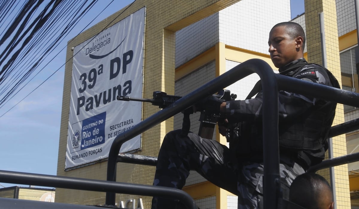 Operação da Policia Militar no Complexo do Chapadão Zona Norte do Rio. Presos e material apreendido foram levados para 39DP Pavuna.