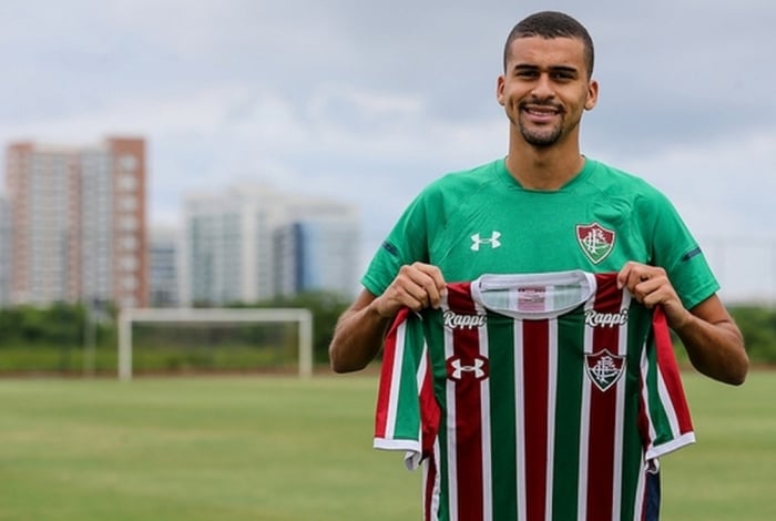 O zagueiro Léo Santos foi anunciado pelo Tricolor