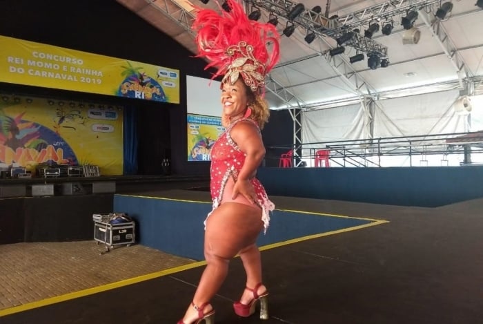 Viviane Assis é pura simpatia e conquista a todos por onde passa